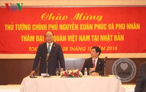 Thủ tướng Nguyễn Xuân Phúc thăm Đại sứ quán Việt Nam tại Nhật Bản